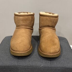 Classic Mini ll UGG Chestnut Big Kids Boots